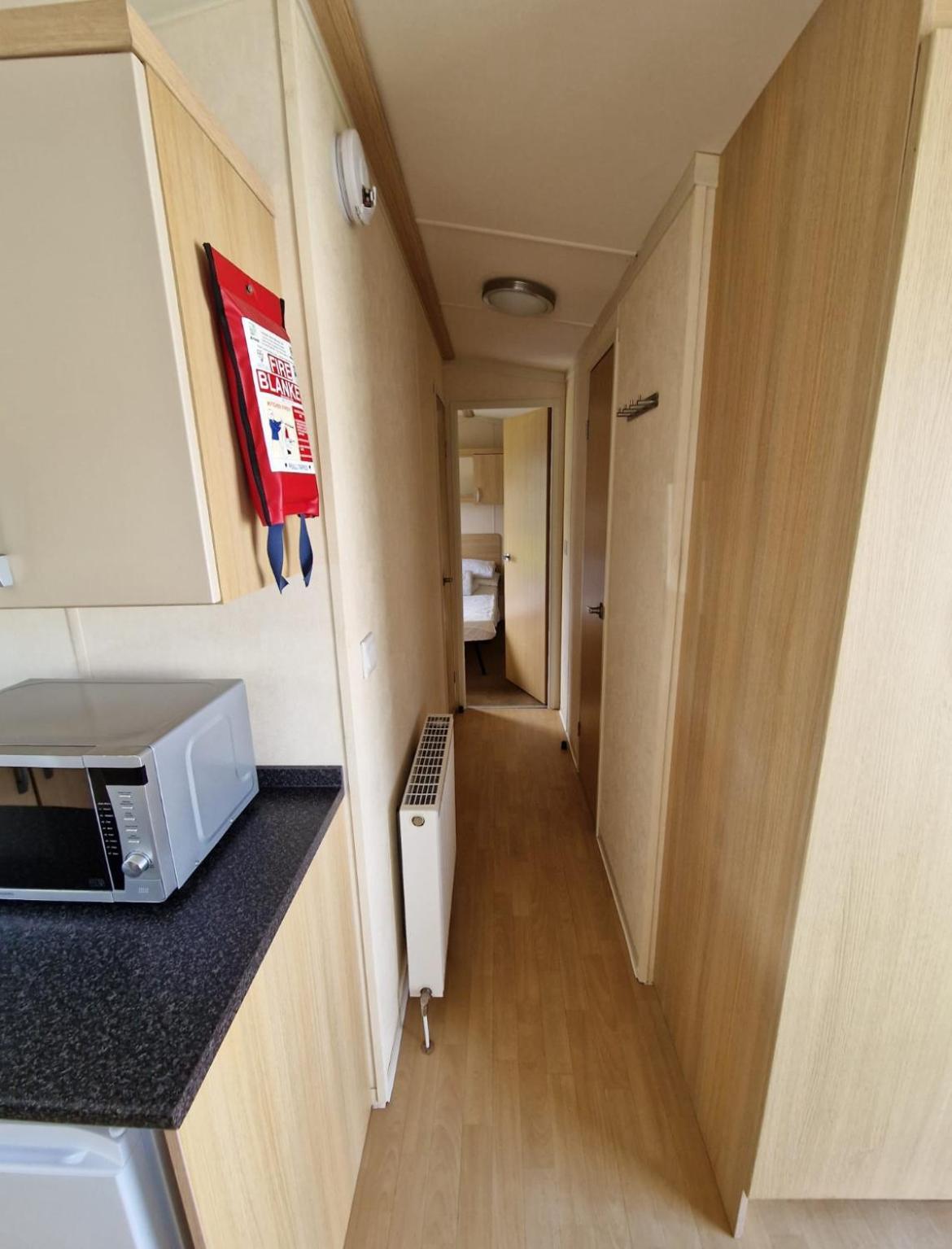 Cozy 2 Bedroom Static Caravan In Clarach Bay , Aberystwyth Exterior photo