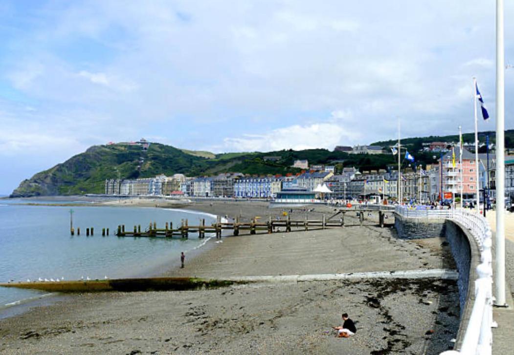 Cozy 2 Bedroom Static Caravan In Clarach Bay , Aberystwyth Exterior photo