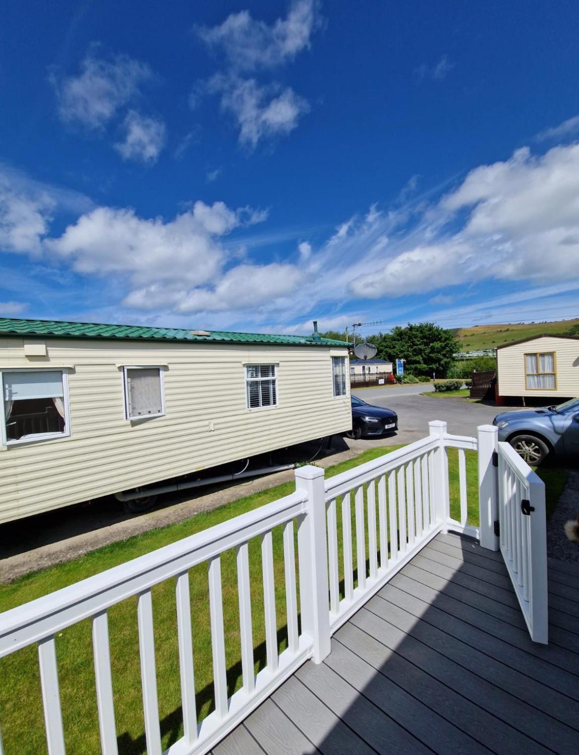 Cozy 2 Bedroom Static Caravan In Clarach Bay , Aberystwyth Exterior photo