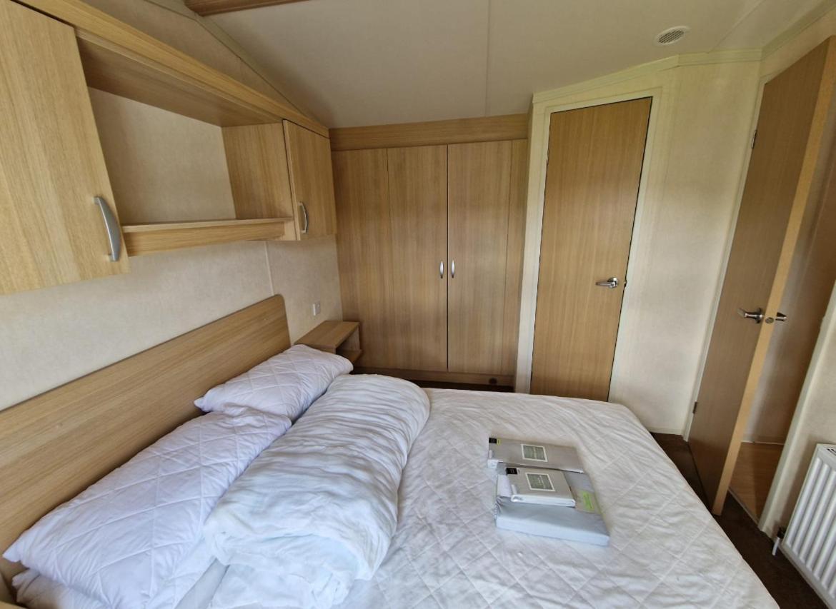 Cozy 2 Bedroom Static Caravan In Clarach Bay , Aberystwyth Exterior photo