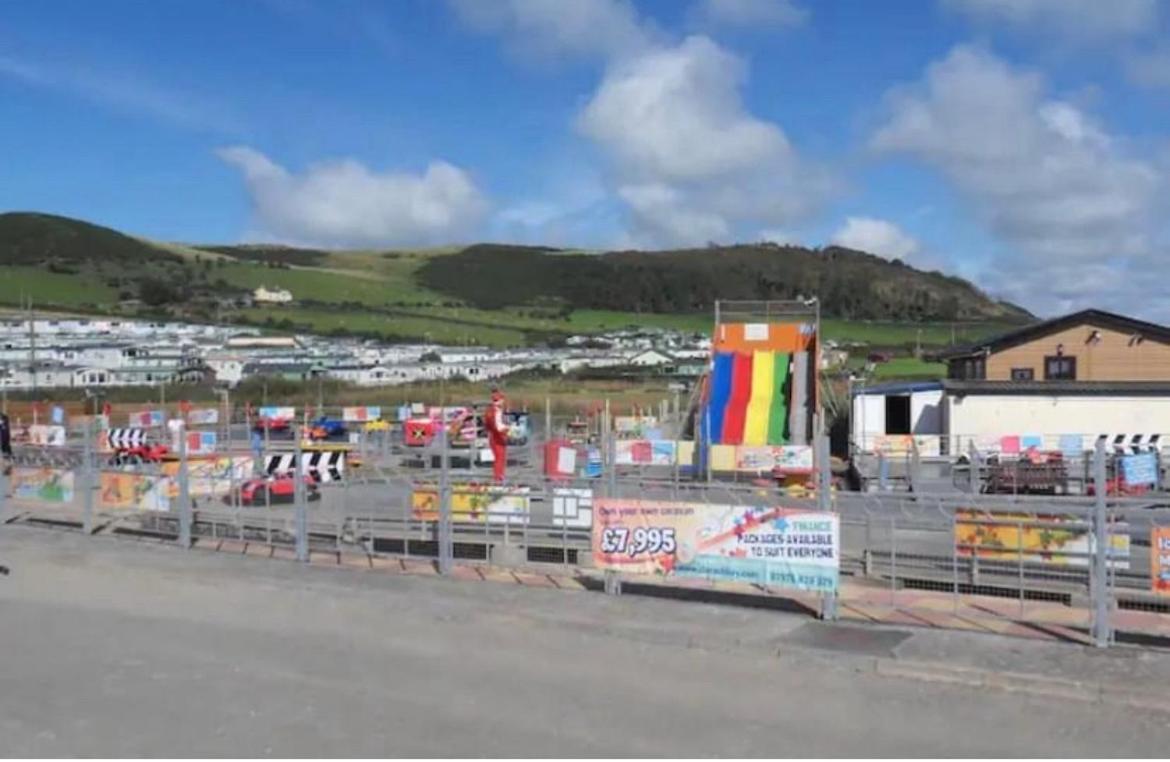 Cozy 2 Bedroom Static Caravan In Clarach Bay , Aberystwyth Exterior photo